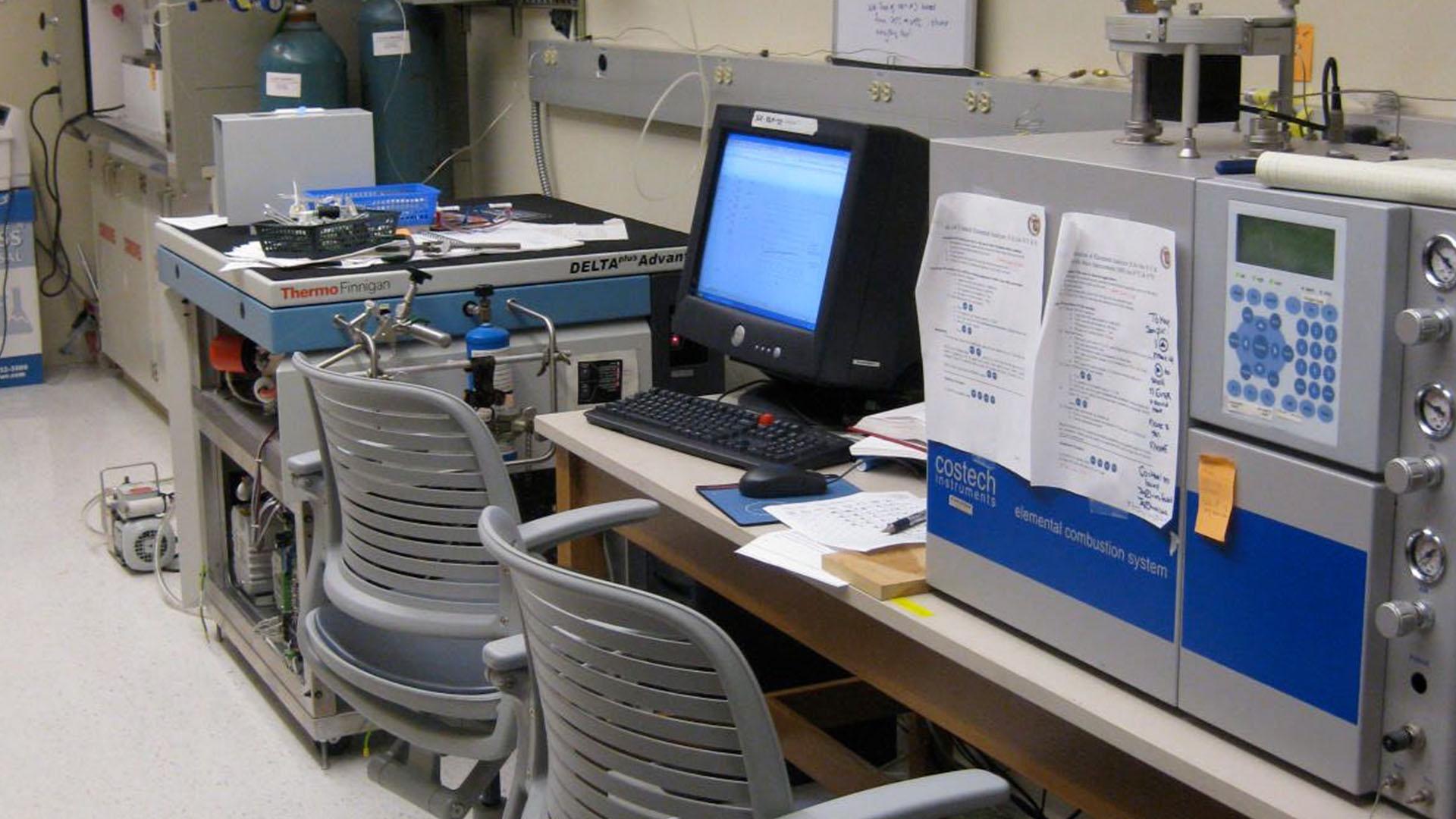  Image of stable isotope mass spectrometry lab.