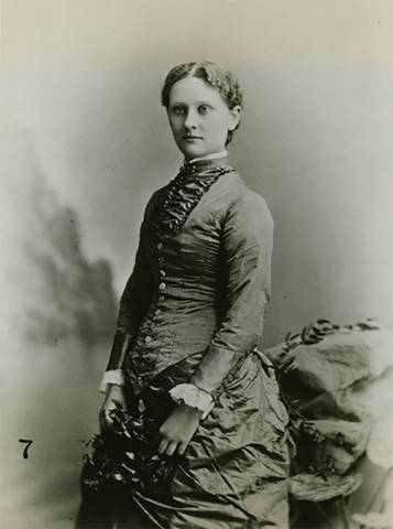 Archival portrait of Mabel Dart Colegrove