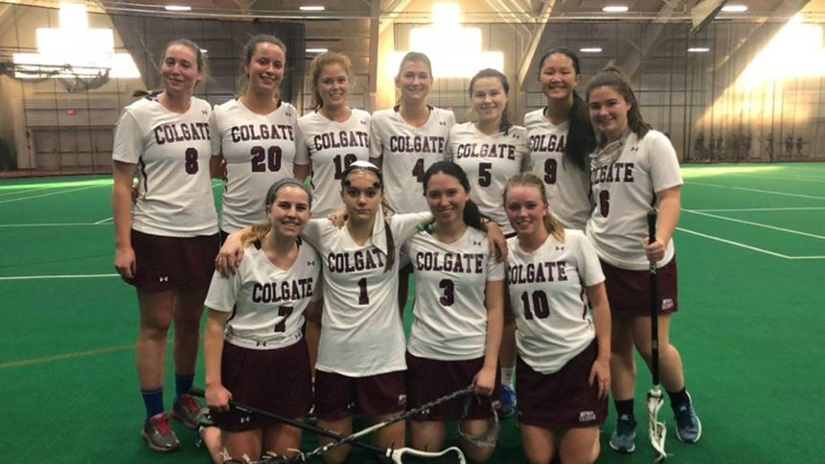 The women's club lacrosse team posing for a picture.