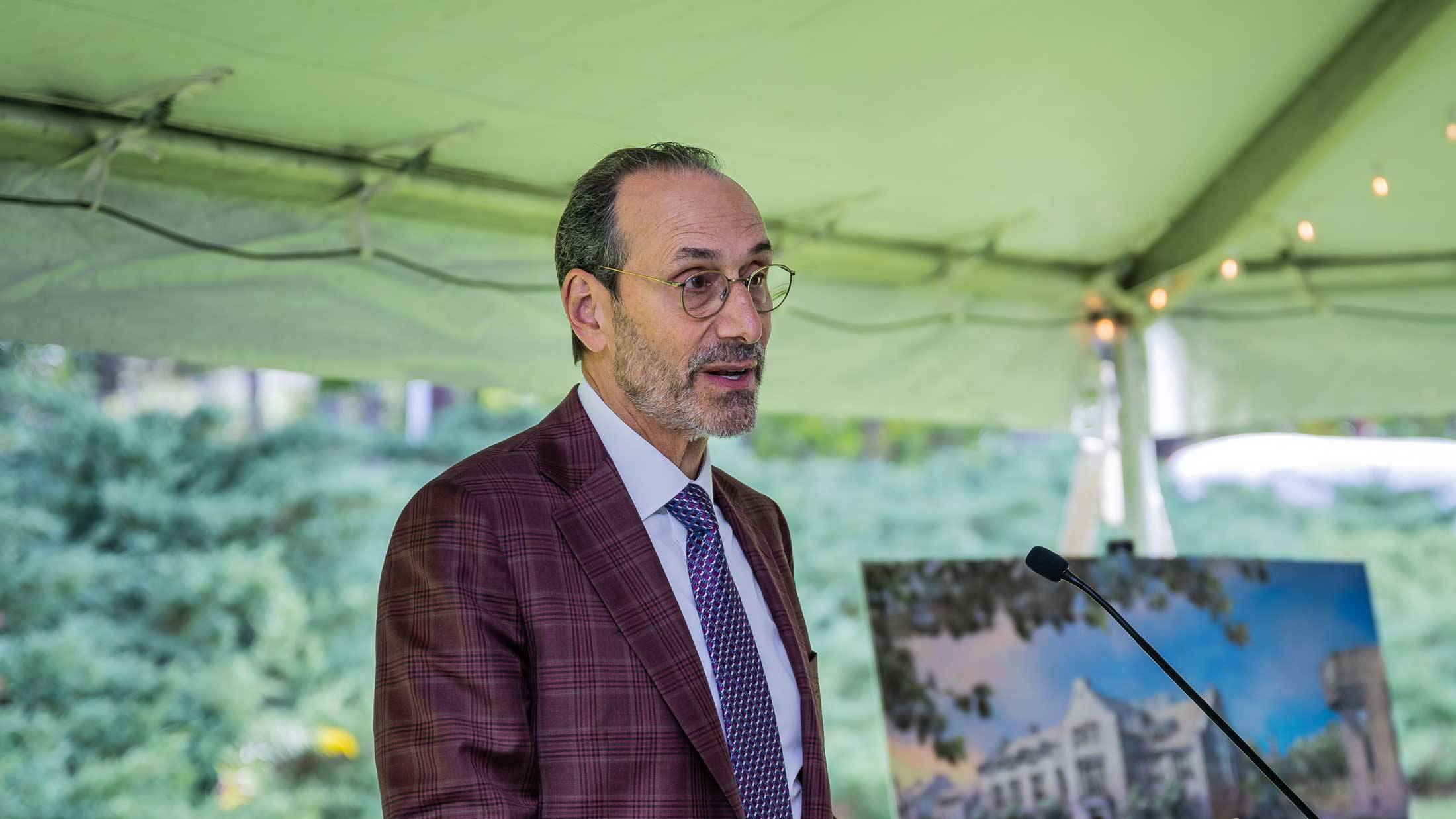 Daniel C. Benton ’80, H’10, P’10 addresses attendees at groundbreaking